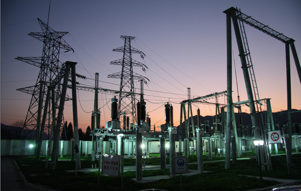 保定伊諾爾電氣出口印尼發(fā)電機(jī)中性點(diǎn)電阻柜順利發(fā)貨，將于13日抵達(dá)上海港進(jìn)倉裝船